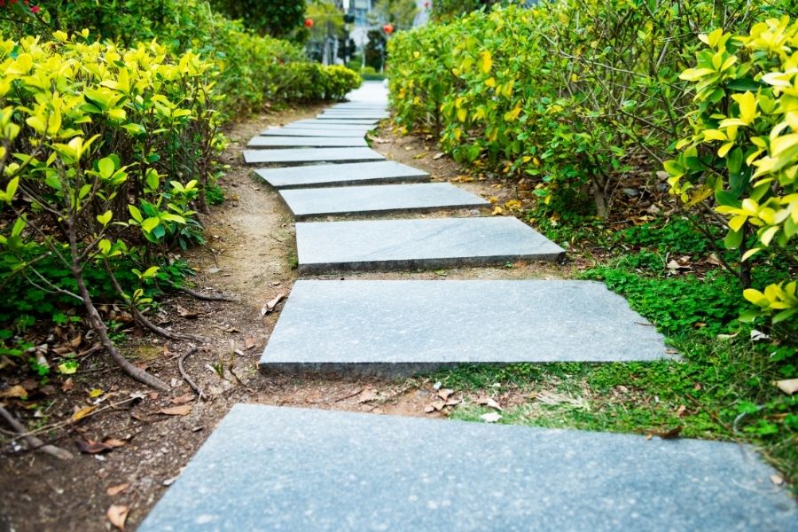 5 Landscaping Hacks Sure to Impress Home Buyers