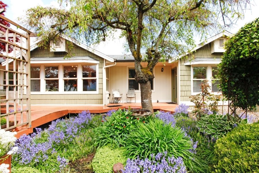 5 Landscaping Hacks Sure to Impress Home Buyers